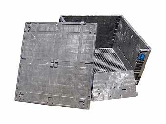 Heavy duty folding plastic bulk container with ventilated floor